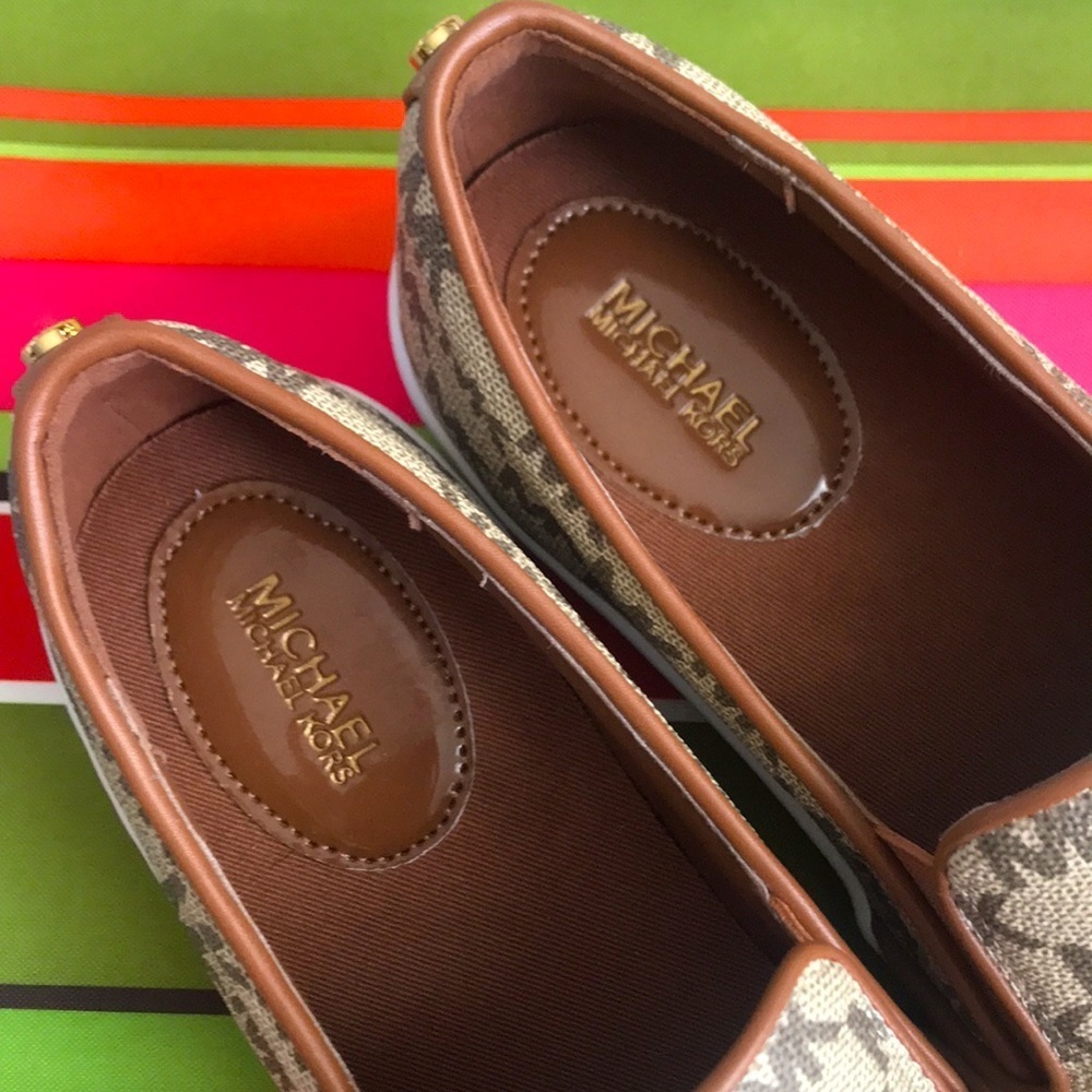 Brand New Michael Kors Logo Slip-On Sneakers Neutral Rubber Sole - Picture 3 of 13